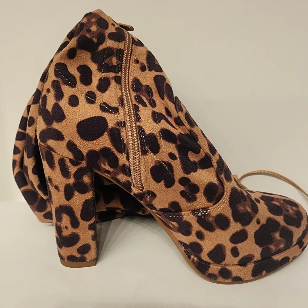 Gianni Bini Leopard Print Over the Knee Platform Boots Size 7.5